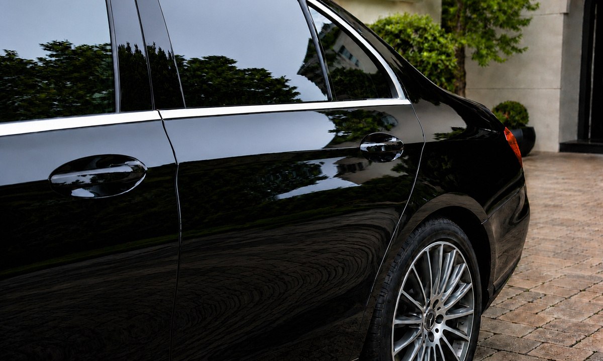 Deep, mirror-gloss black Mercedes E-Class paint after ceramic coating